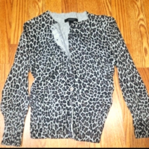 EXPRESS Cropped Leopard Print Sweater - Picture 3 of 3